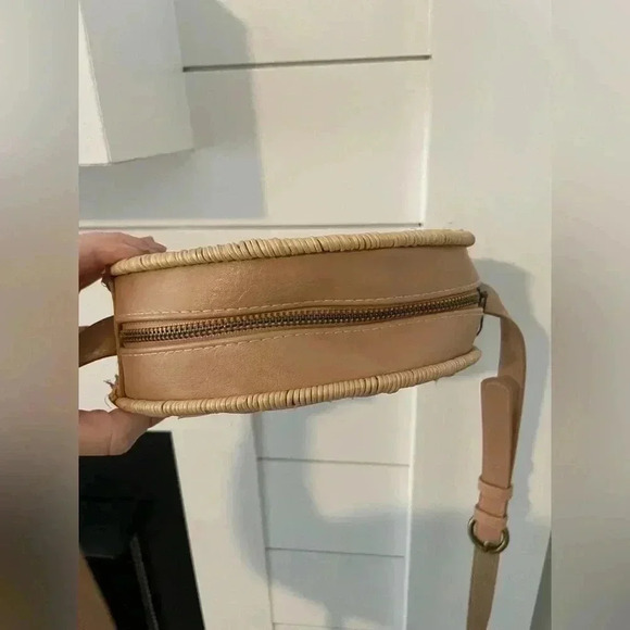 Universal Threads Round Rattan Bag​​​​ - Picture 3 of 6